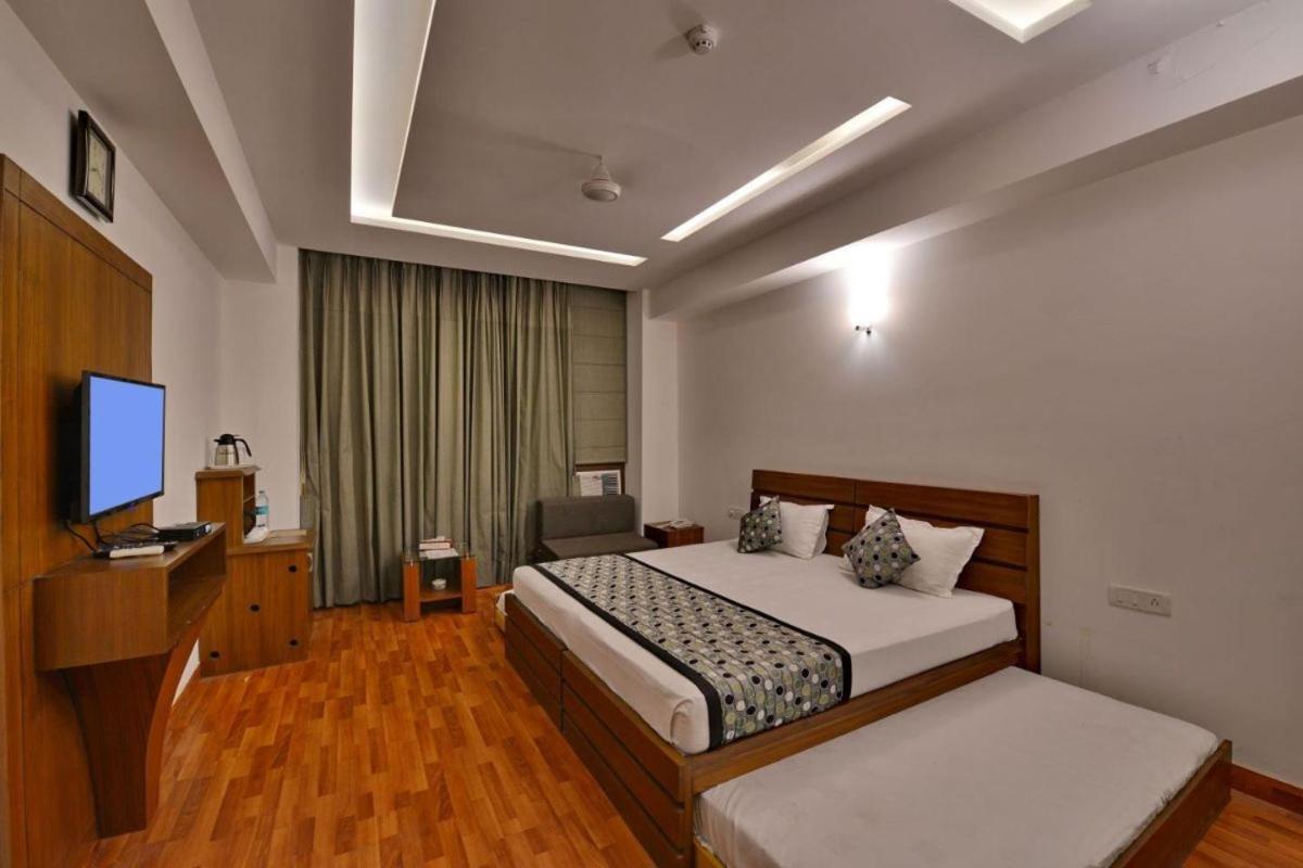 Modi Hotel & Resorts Pinjaur Buitenkant foto