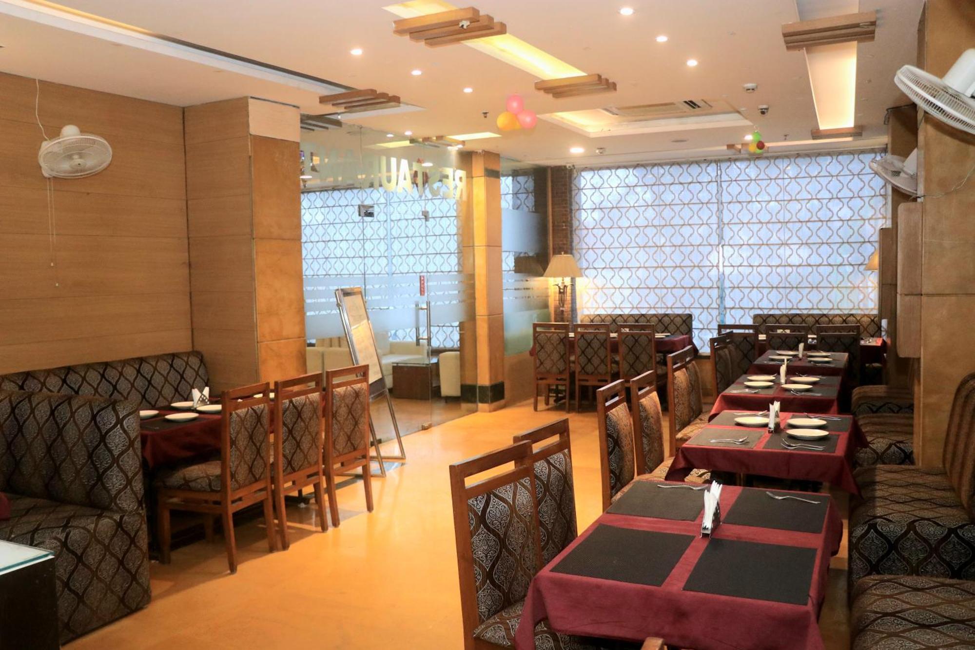 Modi Hotel & Resorts Pinjaur Buitenkant foto