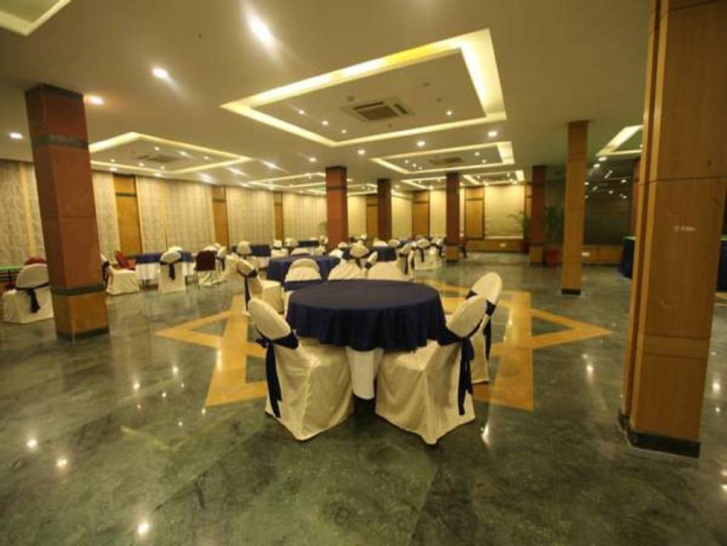 Modi Hotel & Resorts Pinjaur Buitenkant foto