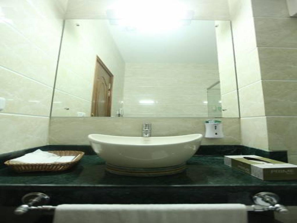 Modi Hotel & Resorts Pinjaur Buitenkant foto