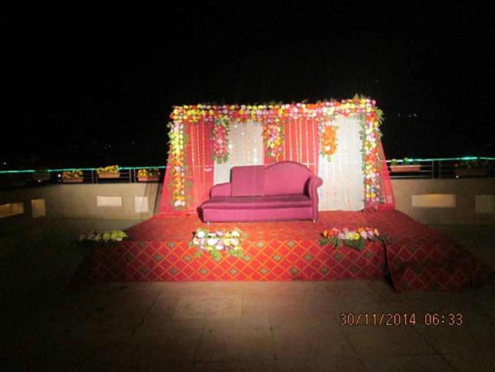 Modi Hotel & Resorts Pinjaur Buitenkant foto