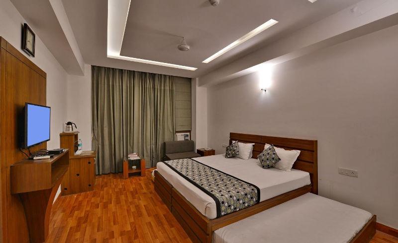 Modi Hotel & Resorts Pinjaur Buitenkant foto