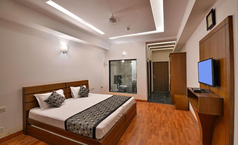 Modi Hotel & Resorts Pinjaur Buitenkant foto