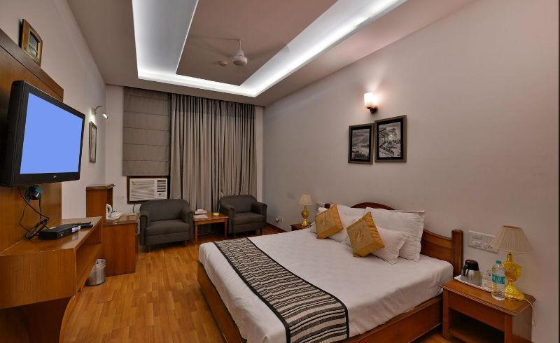 Modi Hotel & Resorts Pinjaur Buitenkant foto